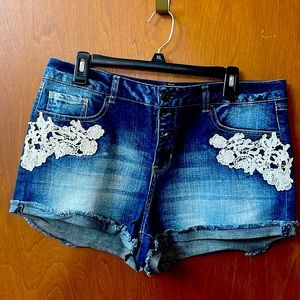 Mudd daisy dukes. Great detail